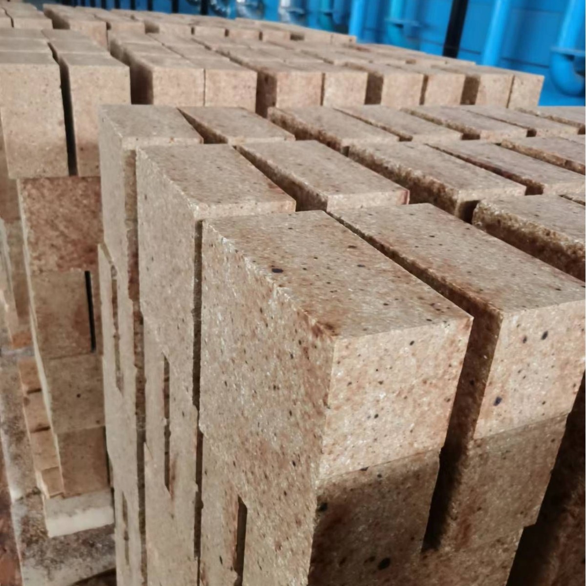 冶金行业用耐火材料\不锈钢精炼AOD VOD炉用镁铬砖 镁钙砖